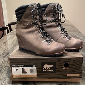 Women’s sorel conquest wedge boots. “Quarry (gray)” size 9.5